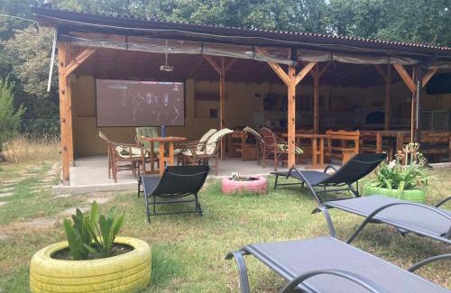 Sinemoretz House | Cozy Sirius Guest House with Pool & Family-Friendly Amenities