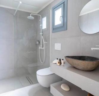 Kimolos House | Inviting Sirma Beach House: Oceanfront & Pet-Friendly Retreat
