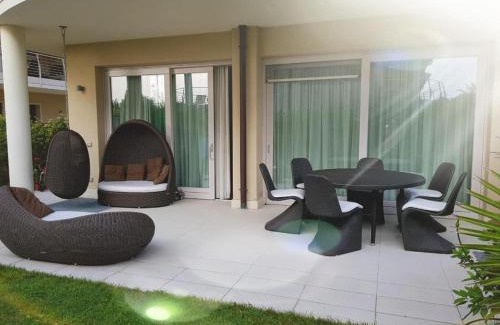 Colombare Apartment | Elegant Sirmione Appartement Residenz Cesare with Pool & Ocean View