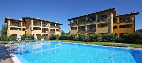 Lugana Apartment | Discover Sirmione: Borgo Rosa with Oceanfront Pool Access