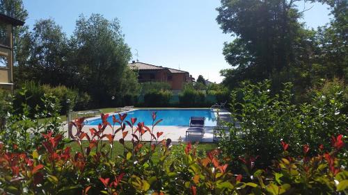 Lugana Apartment | Discover Sirmione: Borgo Rosa with Oceanfront Pool Access