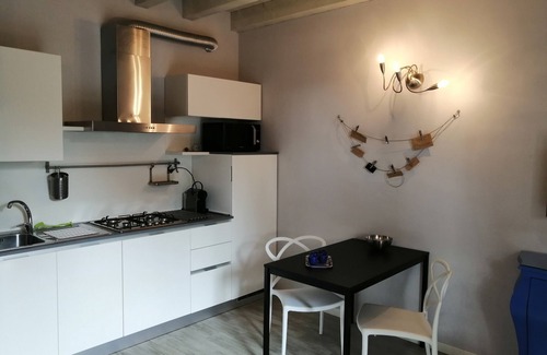 Lugana Apartment | Unforgettable Villa Lucrezia: Poolside Retreat in Sirmione