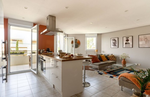 8th Arrondissement Apartment | SIROCCO - Modern Apartment with Ocean View Steps from Beaches