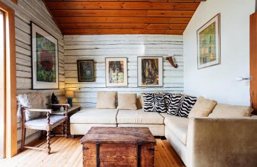 Espoo Villa | Experience Sirpa's Artistic Nuuksio Retreat with Heated Pool