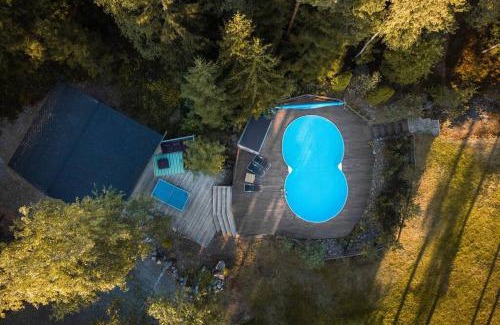 Espoo Villa | Experience Sirpa's Artistic Nuuksio Retreat with Heated Pool