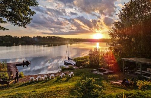 Mołowiste Bed & Breakfast | Discover Sirvis Apartamenty: Pet-Friendly Ocean View Retreat