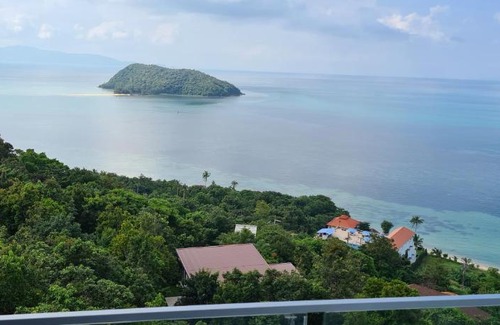 Haad Pleayleam Villa | Cozy Sis and Sea Residence with Inviting Hot Tub