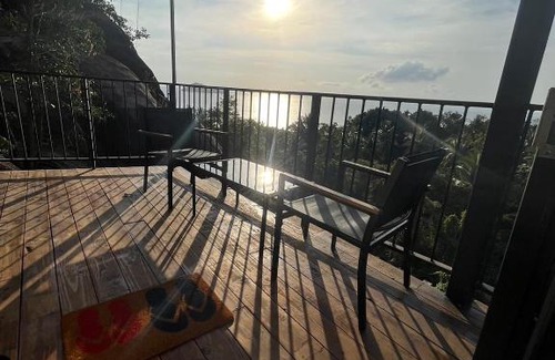 Haad Pleayleam Villa | Cozy Sis and Sea Residence with Inviting Hot Tub