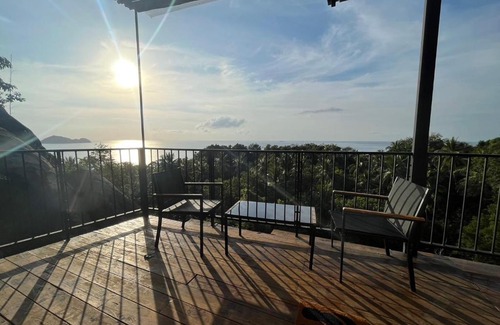 Haad Pleayleam Villa | Cozy Sis and Sea Residence with Inviting Hot Tub
