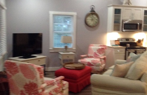 Southport House | Experience Sis's Cottage - Ocean View Retreat in Southport