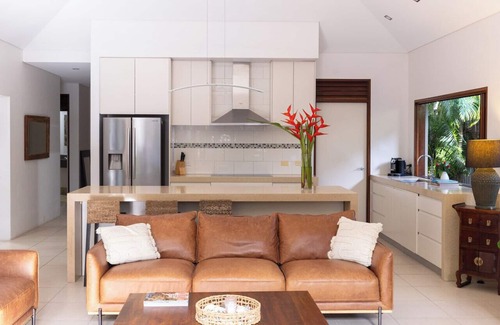 Port Douglas House | Beachside Haven - SISANYA with Ocean Views & Private Pool
