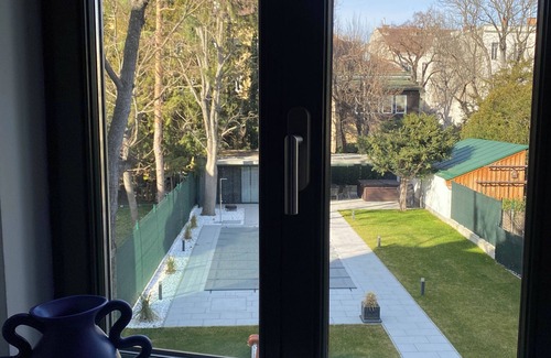 Penzing Apartment | Inviting Sissi West: Guest Rated 9.8 with Family Amenities