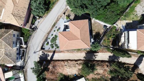 Mikros Gialos Apartment | Experience Sissy Villas 1: Family-Friendly Retreat Rated 10/10