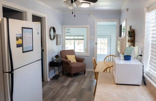 Sister Lakes Cabin | Cozy Sister Lake Cottages with Scenic Lake View & Kitchen