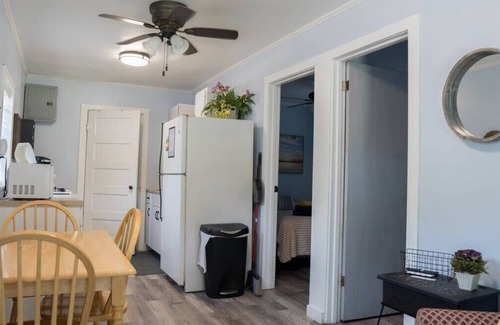 Sister Lakes Cabin | Cozy Sister Lake Cottages with Scenic Lake View & Kitchen
