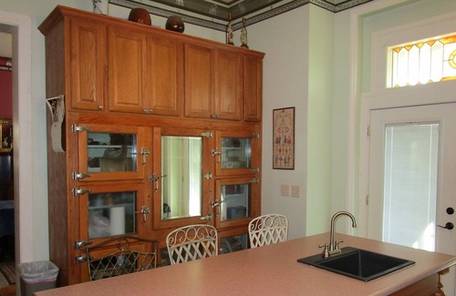 Davenport House | Beautiful Victorian Manor for Reunions and Special Events