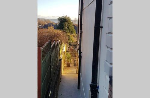 Llanelli Apartment | Guest Rated: Sister's Apartment with a 9.3/10 Score