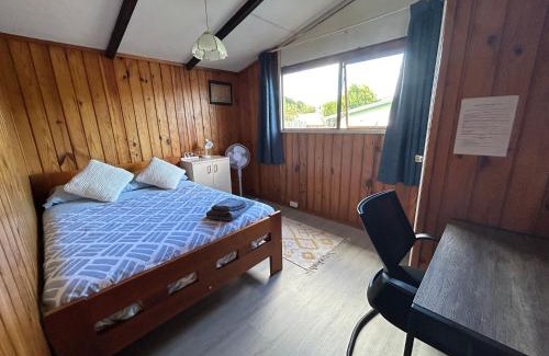 Massey House | Budget-Friendly Stay at Sister’s Place with Kitchen Access