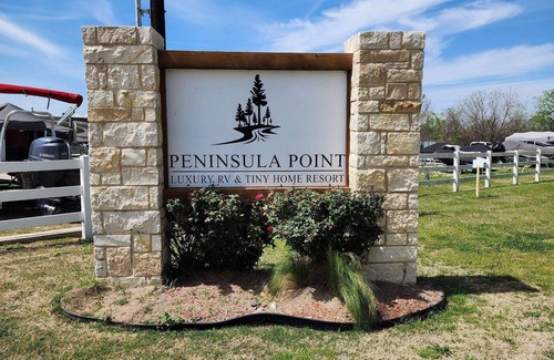 Kerens RV Rental | Pet-Friendly Escape at Site 162 @ Peninsula Point
