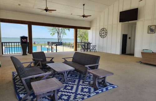 Kerens RV Rental | Pet-Friendly Escape at Site 162 @ Peninsula Point