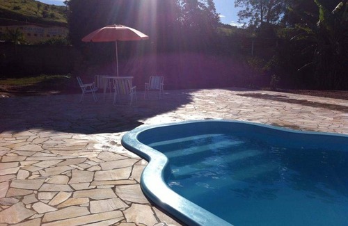 Inconfidentes House | Discover Site Lutaif: Pet-Friendly Retreat with Pool