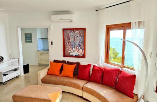 Sitges Apartment | Seaside Apartment with Pool & Ocean Views - Guest Rated 9.8