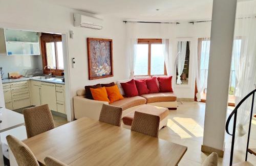 Sitges Apartment | Seaside Apartment with Pool & Ocean Views - Guest Rated 9.8