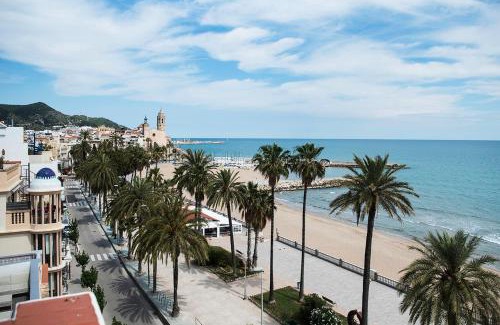 Sitges Town Center Apartment | Beachfront Sitges Views with Ocean and Pet-Friendly Amenities
