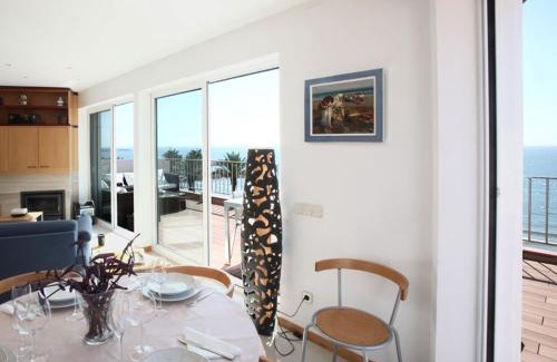 Sitges Town Center Apartment | Beachfront Sitges Views with Ocean and Pet-Friendly Amenities