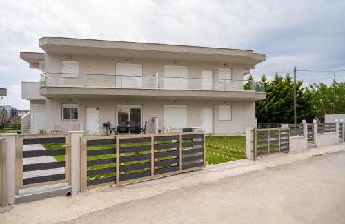 Nikita Apartment | SithoniaRS Alfi Luxury Ground Floor Apartment with Private Garden