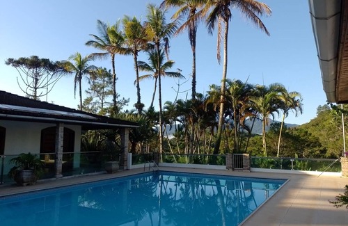 Itariri House | Relaxing Getaway in Peruíbe's Atlantic Forest Paradise