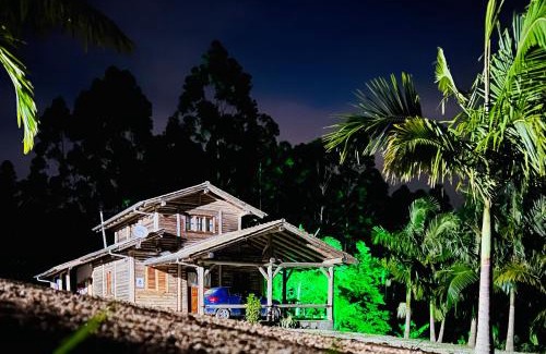 Pedras Grandes House | Pet-Friendly Retreat at Sitio do Vô Adelfo - Rated 10/10