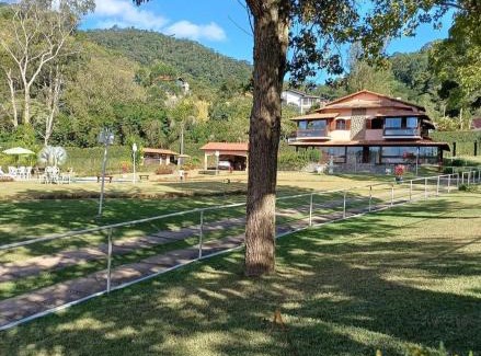 Miguel Pereira Villa | Pet-Friendly Sitio Esperança with Oceanfront Pool Access