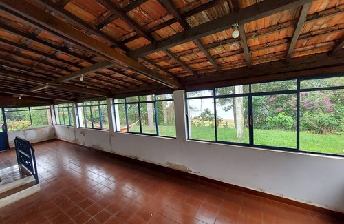 Suzano House | Relax at Sitio Primavera Suzano: Ocean View & Family-Friendly
