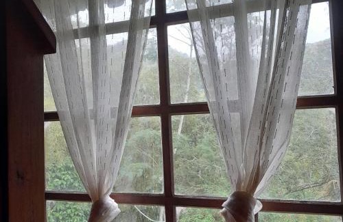 Santa Leopoldina House | Pet-Friendly Haven: Sitio Santa Lucia with Top Guest Rating