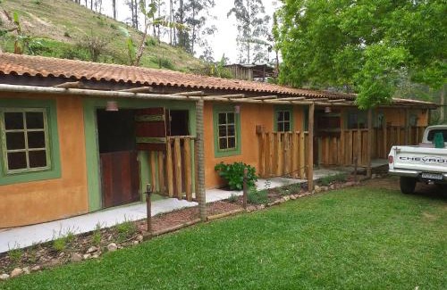 Jundiai Cabin | Relaxing Sitio Serra das Paineiras with Pool and Ocean Views