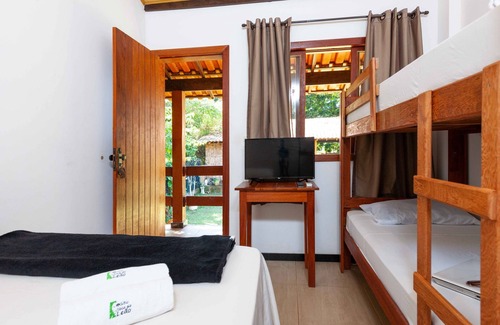 Lameirao Hotel | Relax at Sitio Toca do Leao with Pool and Spa Amenities