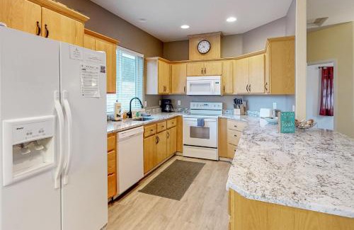 Kiwanda Shores House | Family-Friendly Getaway at Sittin' By The Sea