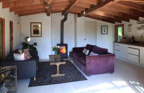 South Brent Cabin | Serene Lakefront Retreat with Spa and Hot Tub Amenities