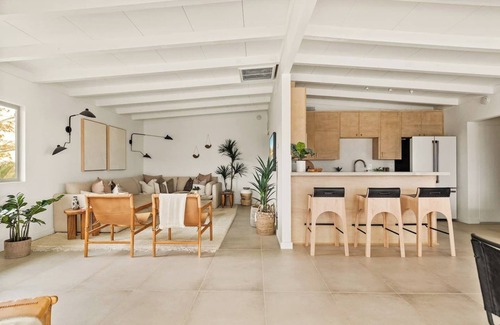 Yucca Valley House | Sitting on top of the foothills along the Bartlett Mountains you’ll experience spectacular panoramic views of Joshua Tree National Park, San Jacinto Mountains and the Mojave Desert.