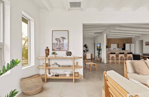 Yucca Valley House | Sitting on top of the foothills along the Bartlett Mountains you’ll experience spectacular panoramic views of Joshua Tree National Park, San Jacinto Mountains and the Mojave Desert.