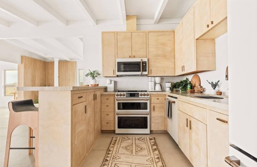 Yucca Valley House | Sitting on top of the foothills along the Bartlett Mountains you’ll experience spectacular panoramic views of Joshua Tree National Park, San Jacinto Mountains and the Mojave Desert.