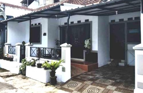 Tasikmalaya Villa | Child-Friendly Situ Gede Indah Homestay - Guest Rated 10/10