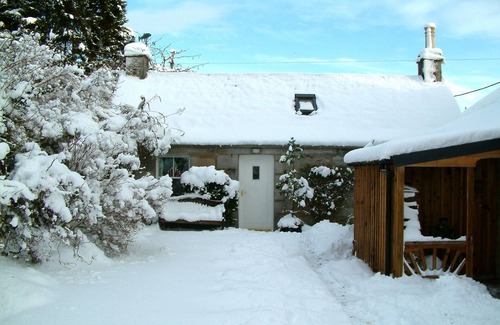Pitlochry Cottage | Serene Escape with Kitchen, Perfect for Couples