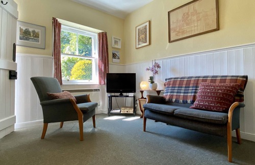 Pitlochry Cottage | Serene Escape with Kitchen, Perfect for Couples