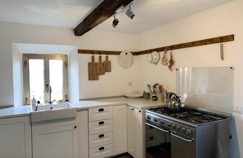 Borgo a Mozzano House | Experience Authentic Tuscan Charm in a Hilltop Village