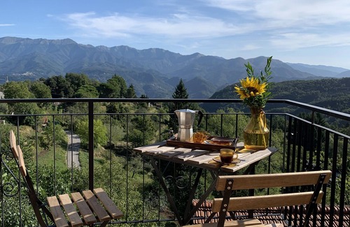 Borgo a Mozzano House | Experience Authentic Tuscan Charm in a Hilltop Village