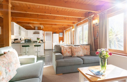 Little Petherick Cabin | Discover Relaxation in Little Petherick's Enchanting Retreat