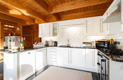 Little Petherick Cabin | Discover Relaxation in Little Petherick's Enchanting Retreat