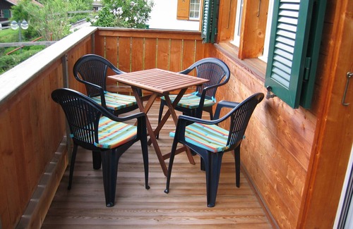 Grindelwald Apartment | Idyllic Village Retreat with Eiger View, Steps from Station